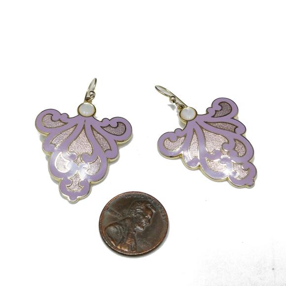 Vintage Isle of Skye Lavender Cloisonne Earrings, MOP, Gold Plated, 1980s - Picture 8 of 10